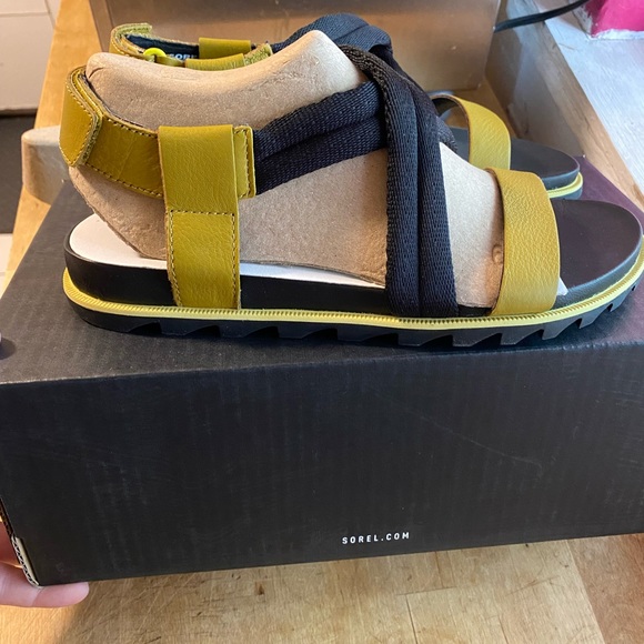 SOREL women’s Roaming Decon sandals in dioxide gold NWB - Picture 5 of 16